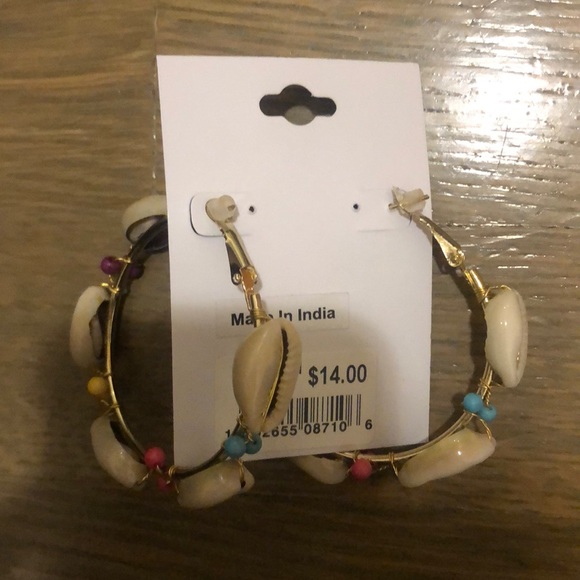 SOLD Cowry shell Choker and Hoop set - Picture 5 of 7